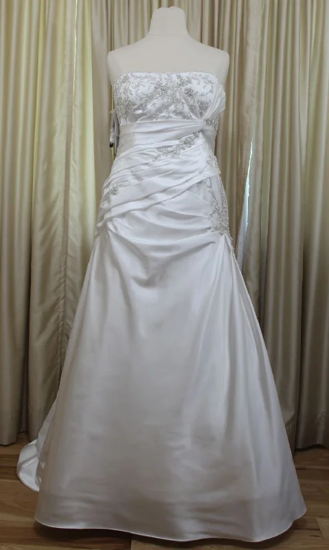Extra Discounts Alfred Angelo 833W Sapphire Collection