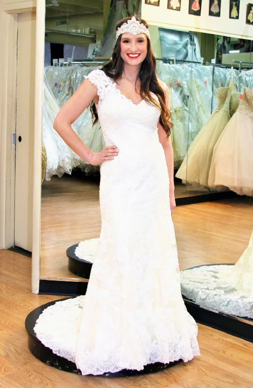 Limited Quantity Alfred Angelo 8516
