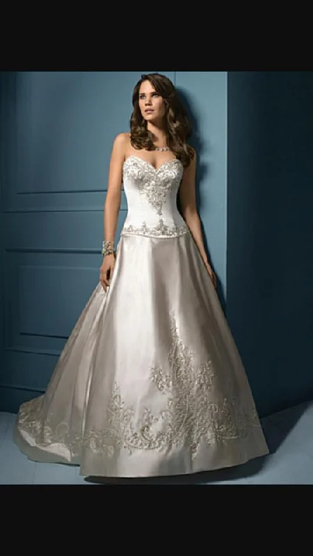Seasonal Clearance Alfred Angelo 811