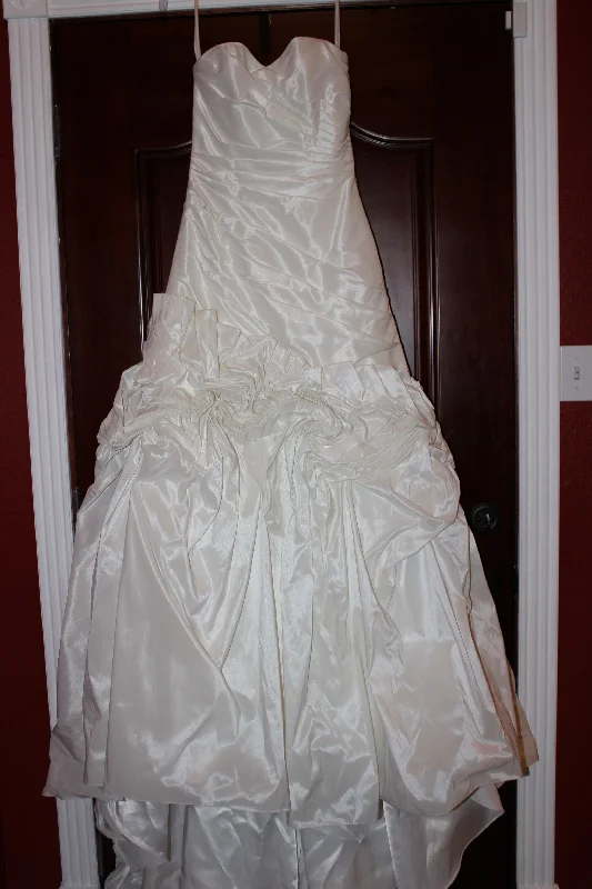 Limited Quantity Alfred Angelo piccione