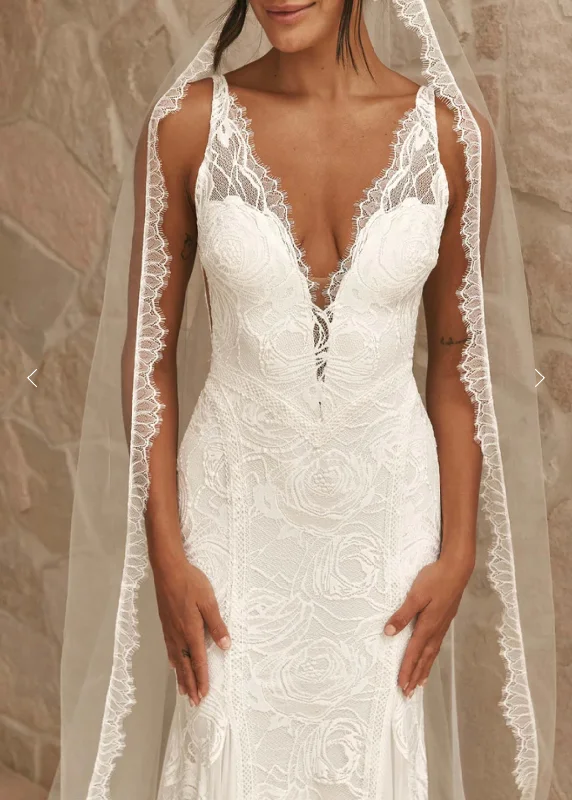 Online Only Grace Loves Lace Lumi Veil brand new never worn