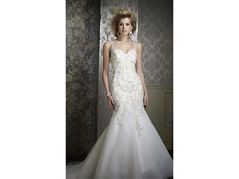 Bargain Blast Alfred Angelo 883